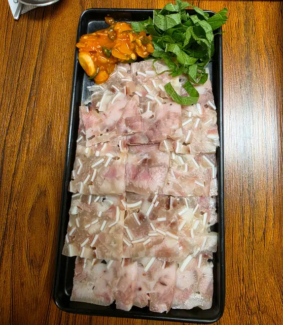 편육